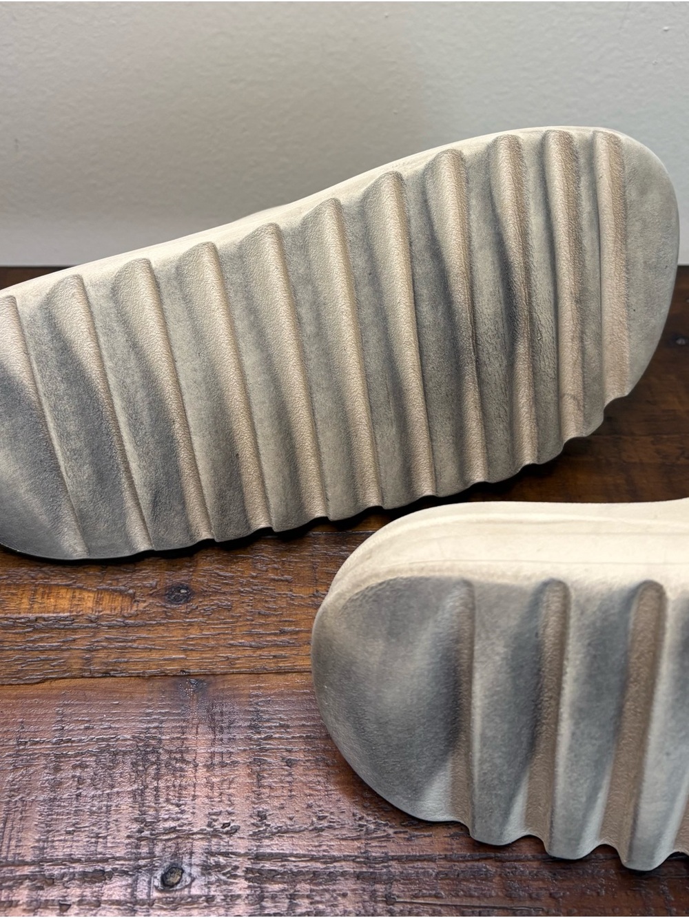 Women’s Size 8 Beige/Bone Color Adidas Yeezy Slides - Picture 9 of 13